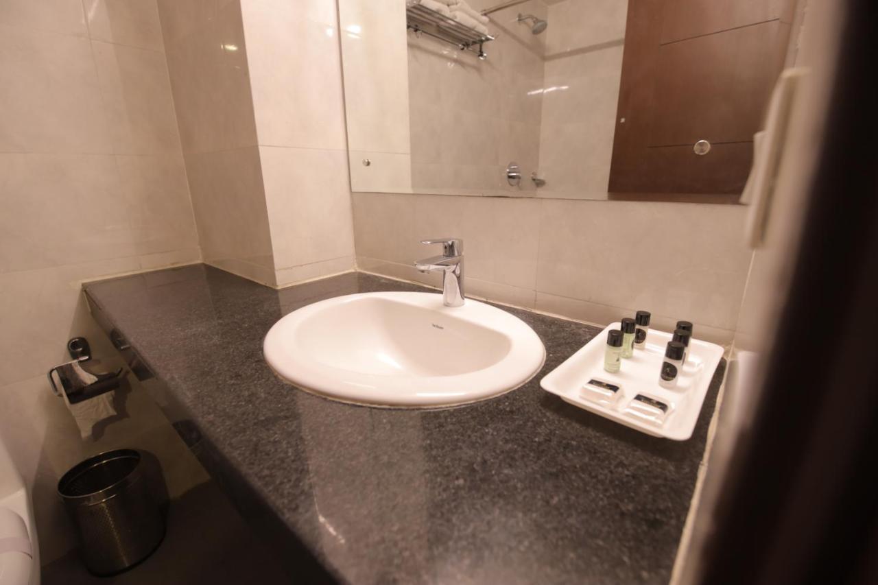 Airport Hotel Bollywood Paradise New Delhi Exterior photo