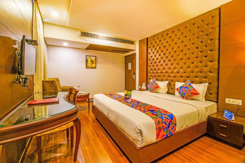 Airport Hotel Bollywood Paradise New Delhi Exterior photo